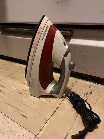 Black & Decker Light N Easy Dry Clothing Fabrics Electric Steam Iron 1