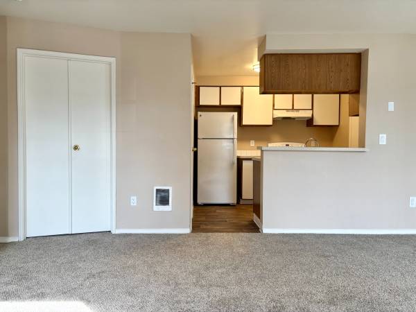 $1,575 / 1br - 820ft2 - A Welcome Place To Call Home 1x1 With a Den (SE 90th and SE Causey)63831464367361123
