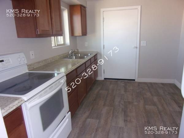 $1,200 / 2br - 2 Dormitorios 1 baño- 520 W Pennsylvania Dr63674860651139124