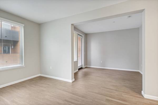 $2,340 / 1br - 907ft2 - Fantastic 1 Bed 1 Bath + Near Dwntwn Petaluma w/ Perfect Amenities!!! (petaluma)63695859205635124