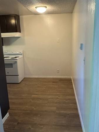 $1,645 / 2br - 850ft2 - New Paint & Carpet, Spacious Rooms! Must See! (Palmdale)63774506084355124