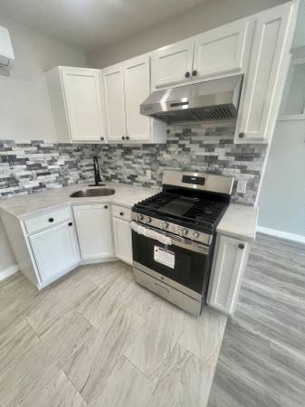 $2,500 / 1br - Luxury, Brand New Everything, Central Air/Heat, Near Train *I Speak Spanish (Jackson Heights)63945363139971122