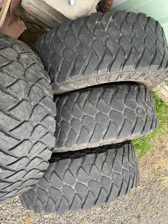 37/12.50/17 razr maxxis tires 1