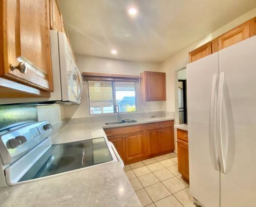 2 Bed, 2 Bath Townhouse - Salt Lake - Playground, BBQ Area 1