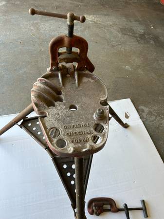 Rigid pipe threading stand & tooling 1