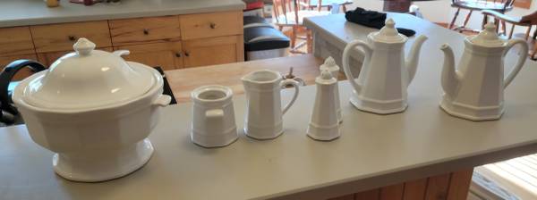 Vintage Pfaltzgraff Dinnerware (Complete Set) - Heritage White 1