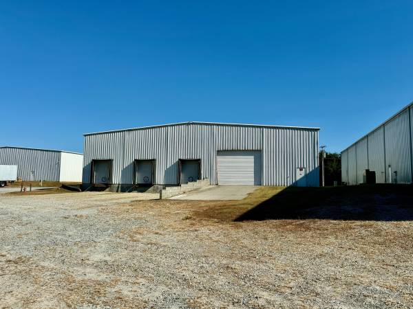 $10,000 / 20000ft2 - Warehouse for Lease (High Point)64027273078915121