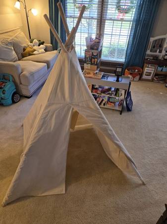 Kids teepee used fair condition 1