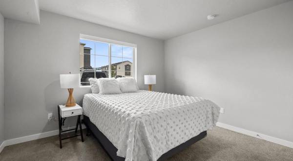 $1,625 / 2br - 1021ft2 - Gorgeous 2 BR Townhome-Walk-In Pantry & 1 Month Free! (Boise)63794993445379122