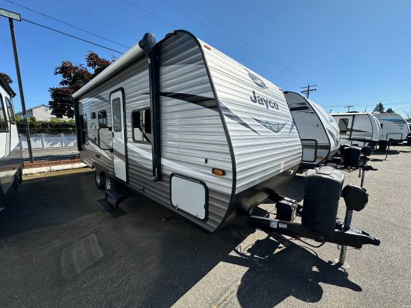 2021 Jayco Jay Flight 21' Travel Trailer - NO SLIDE, SLEEPS 5!! - $21,911 (LIKE NEW - WALKAROUND QUEEN BED)63470800244099124