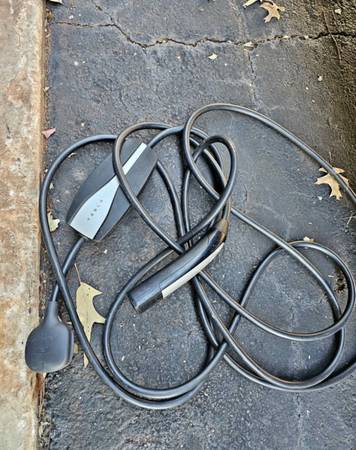 Tesla Universal Mobile Connector 1