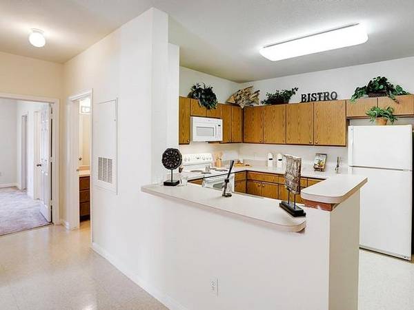 $1,269 / 2br - 992ft2 - Dishwasher And Stainless Double Sink With Disposal (Spring)63906679522050120