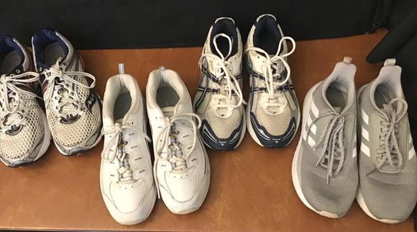WOMEN'S TENNIS SHOES - Size 9.5 1