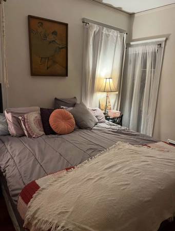 $950 / 3br - One bedroom for rent available mid October (South Boston)63699506930689124