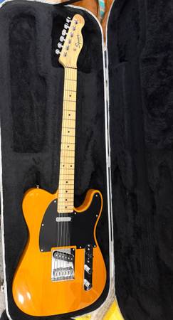 Fender telecaster squire affinityelectruc guitar  like new 1