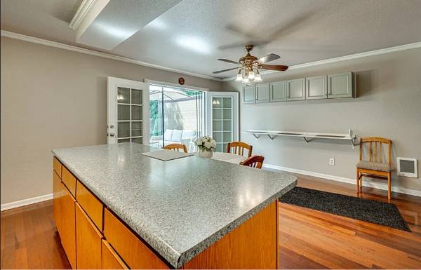 $390,000 / 3br - 1217ft2 - Prime Location: 3 Bed Longview Home Minutes from Lake Sacajawea & Park (Longview)63999453555075121