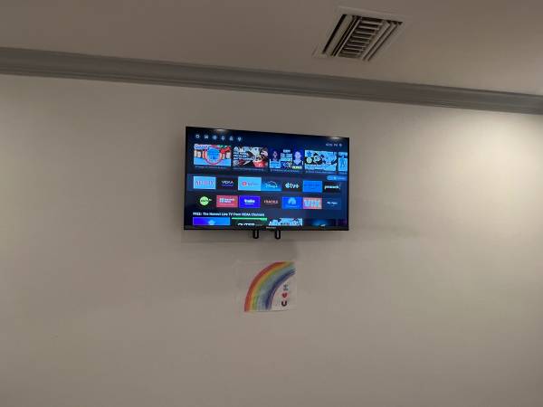 Hisense 32 Inch Smart TV Bought from Costco - $65 (West Hills)63471471631105122