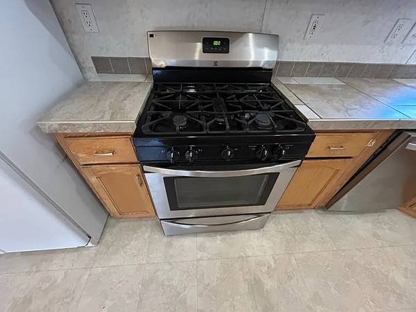 $850 / 3br - Amplio departamento de 3 habitaciones y 2 baños con ventanas de doble panel (Riverton, WY)63655822410113121