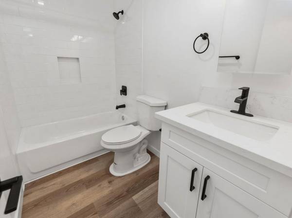 $2,495 / 1br - 1 Bedroom Now Updated! - Elevator - Large Closets and Pantry (Golden Hill)63701665372929123