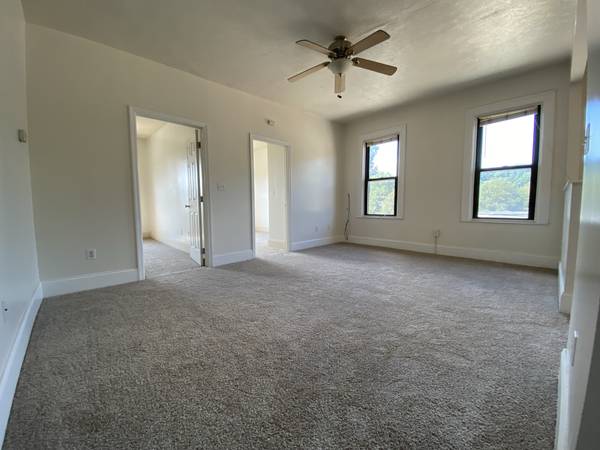 $950 / 2br - Incredible 2 BR in Heart of Aspinwall! Available Now! Call Today! (Aspinwall, Fox Chapel, Highland Park, Shadyside)64013368715906123