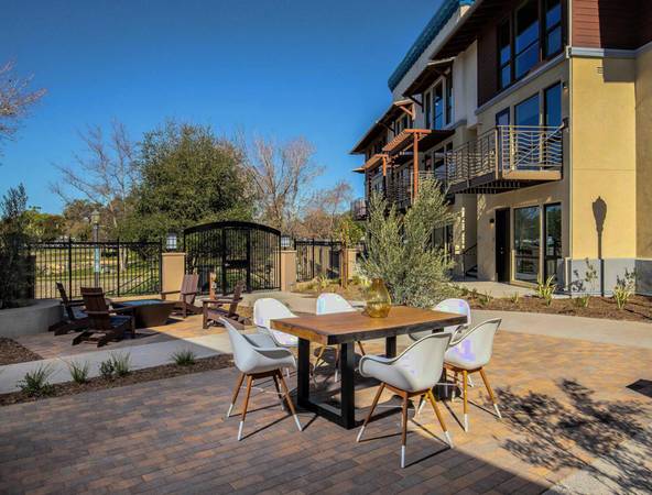 $2,600 / 1br - $500 OFF ur 1ST MO! 1 Bedroom - Roller Shades, Wood-Style Floors (Vista Village)63701586138369124