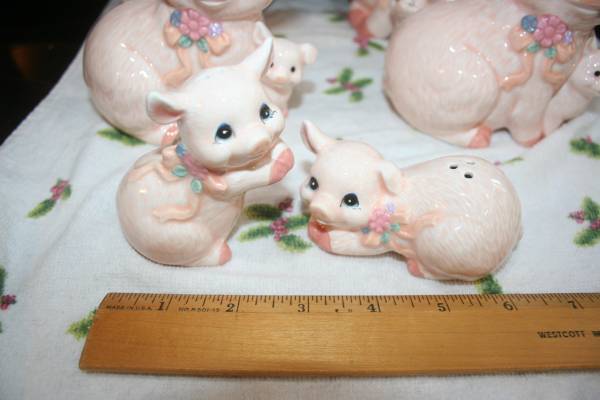 New Pig Salt and Pepper Sets 1