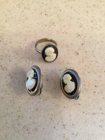 Vintage White Cameo Earrings (Clip) and Ring (Adjustable) 1