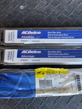 Windshield wiper blades for 2018 GMC Acadia 1