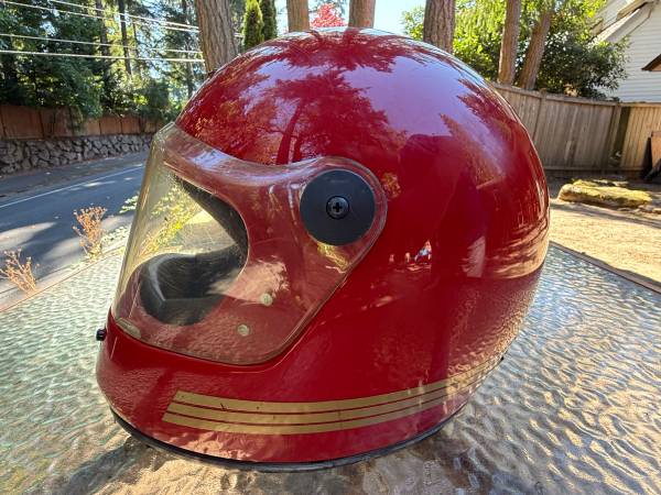 Vintage "Grant" motorcycle helmet Red NICE 1970s/80sGreat shape.Size - $40 (Bellevue)63444089870593121