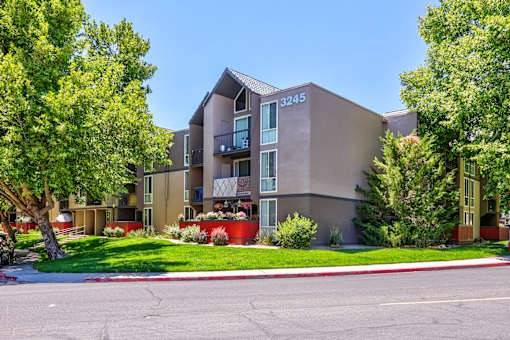 $1,260 / 1br - 650ft2 - 1/BD, in Reno NV, Off Street Parking (3285 Clover Way, Reno, NV)63992635692931124
