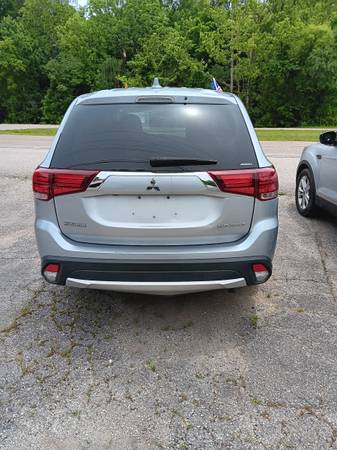 2017 Mitsubishi outlander se 3rd row seating AWD - $6,450 (Harriman)63625082765185124