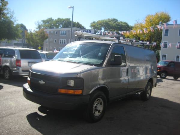 2009 Chevrolet Express 2500 - Photo 3