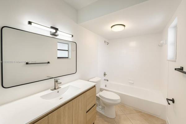 $2,900 / 2br - 910ft2 - Natural Light Fills this Spacious, Centrally Located 2bd! (Lincoln West- South Beach)64001844505858122