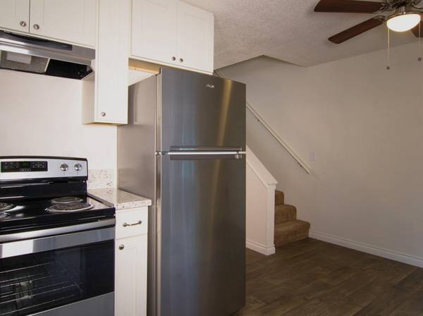 $1,725 / 2br - TOUR NOW & SAVE - WAIVED APP FEE + Thriving Local Businesses (Milwaukie Heights)63914740304258123