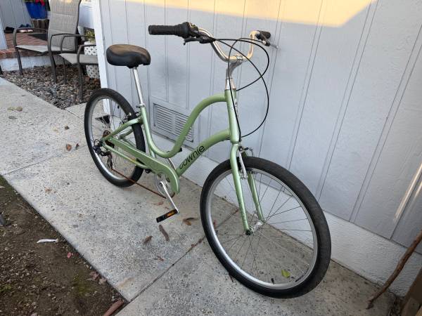 Electra Townie 7D - Hybrid Beach Cruiser Bike 1