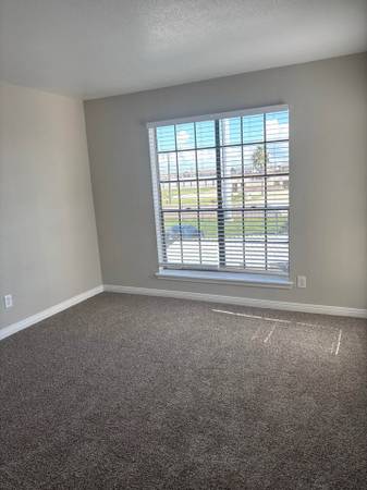 $1,277 / 2br - 2BR/2BA Apartment – Move-In Ready (6350 Meadowvista Dr.)64036540443265122