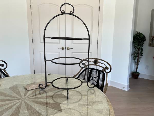 rack for serving or storage 1