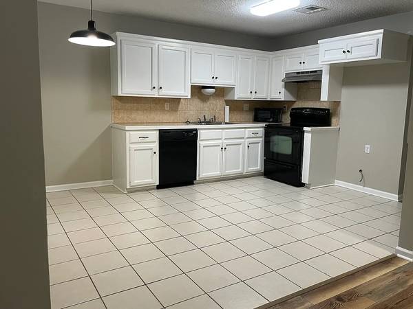 $1,050 / 3br - 1310ft2 - 3 habitaciones y 2 baños (Lafayette)63857515294209121