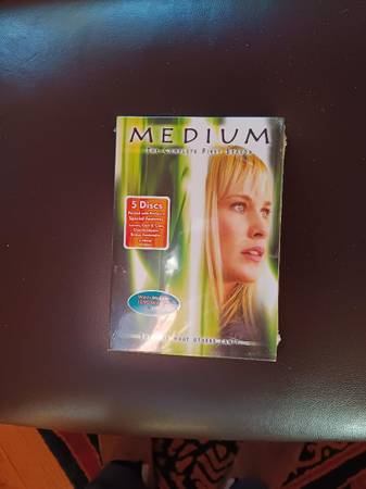 "Medium" Complete First Season 1