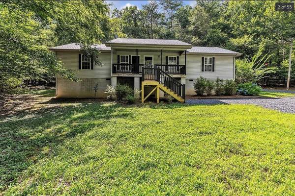 $1300.00 / 2br - 1000ft2 - Modern 2 Bed / 1 Bath DUPLEX in Ringgold, GA - Available 10/10/2025 -63993078896003120