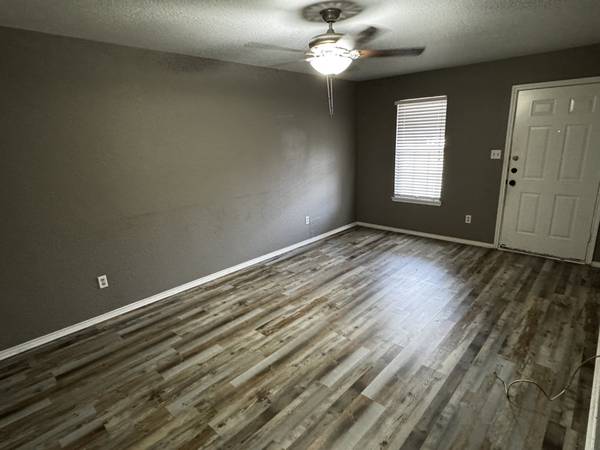 $1400.00 / 3br - 1200ft2 - Modern 3 Bed/2 Bath Single Unit in Troy, TX - Available 10/01 - $1400/63843414806273120