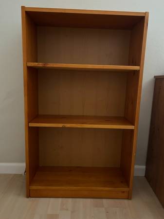 Pine Bookcase - Excellent Condition 1