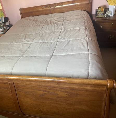 Vintage Sleigh Bed 1