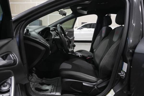 2016 *Ford* *Focus *5dr Hatchback ST* Gray - $11,791 (Stouffair Motors)63484720213635124