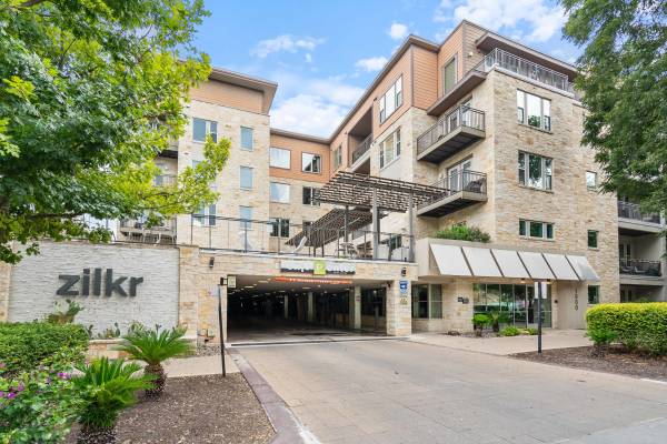 $3,000 / 2br - Chic 2-Bed, 2-Bath Condo in the heart of Barton Springs.64046033350531120