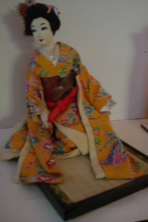 Geisha dolls on platforms - $60 (Woodinville)63471462345091122