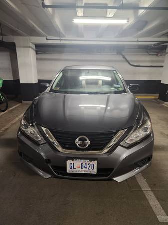 Nissan Altima 2018 aún con garantía - $9.000 (Cathedral Heights)63481877832579124