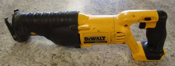 Makita cordless 12v drill driver 1