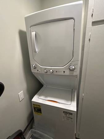 White stackable washer/ gas dryer 1