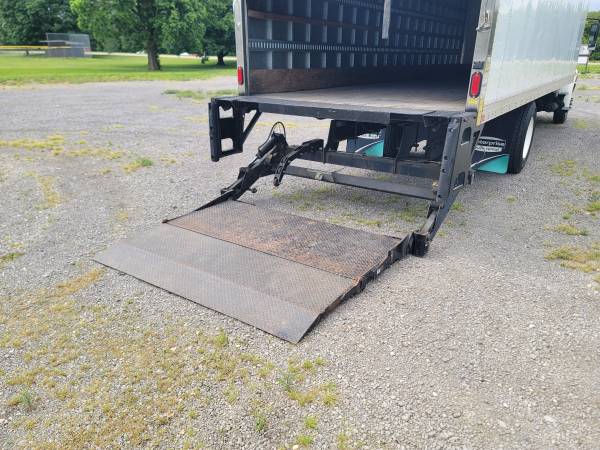 2018 International 26' Box Truck **NON CDL / LIFTGATE** ((WHOLESALE!)) - $27,900 (Financing Available)63470602621569121